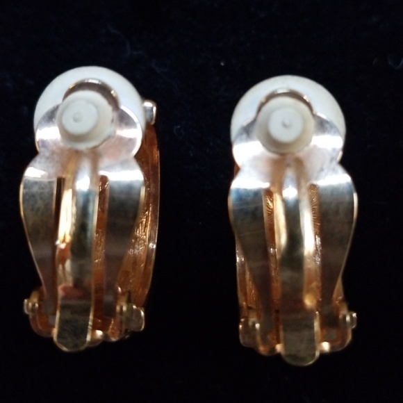 Vintage Mid Century Black Faceted Stone Clip Earrings - Picture 12 of 12